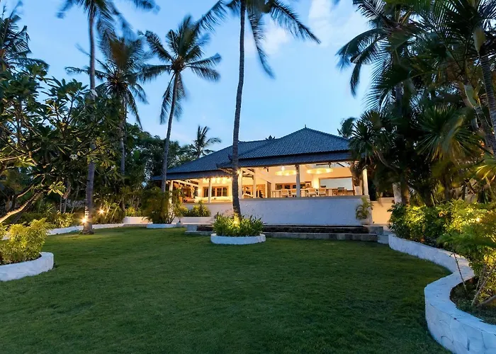 Kanna Seafront Estate リゾート トゥランベン