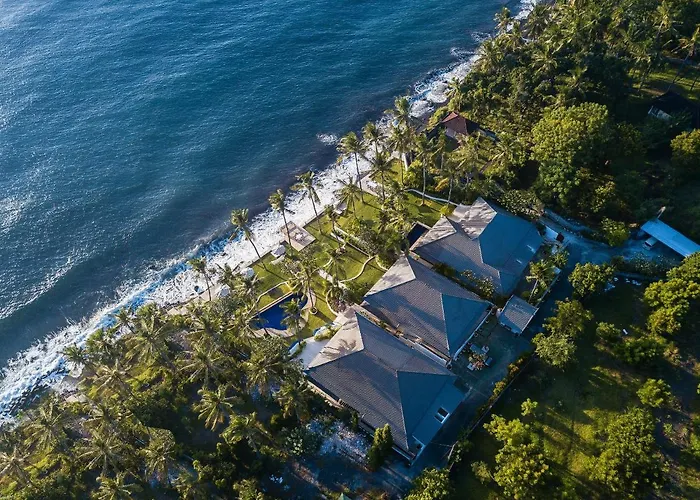 Kanna Seafront Estate リゾート トゥランベン