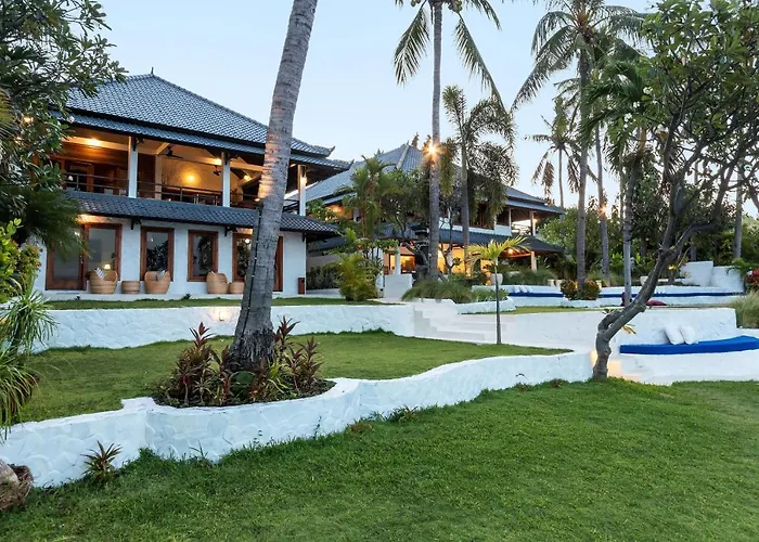 リゾート Kanna Seafront Estate トゥランベン